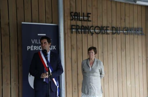 Françoise Duchaxel, Parcours, engagement, médaille, et salle de théatre