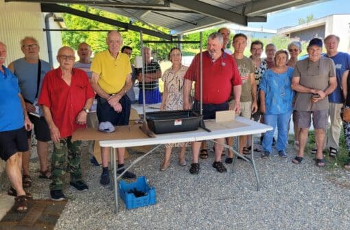 Le Rucher du Périgord organise des ateliers de création de pièges à frelons asiatiques pour les apiculteurs du Périgord